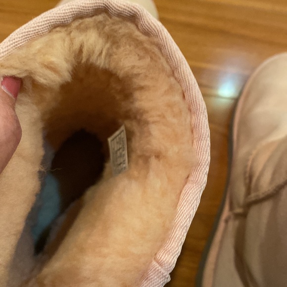 UGG CLASSIC SHORT BOOTS CREAM AND TAN SIZE 6 - Picture 6 of 7